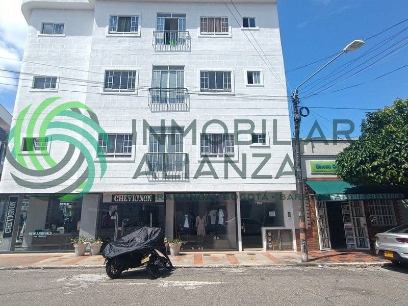 Transversal 17 # 17-82
