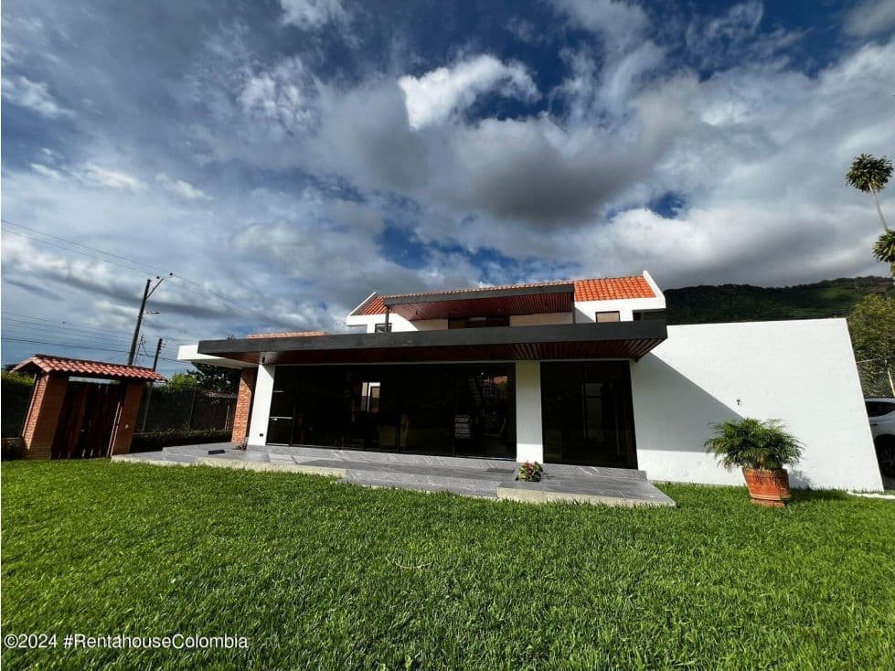 Calle, 33, #4-85
