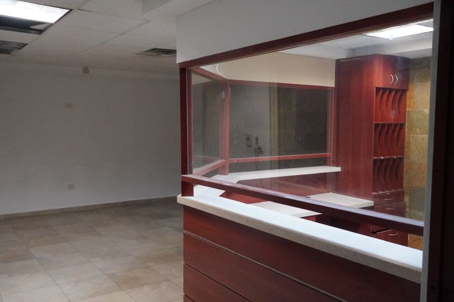 Cond. Metro Medical, Oficina en Bayamón