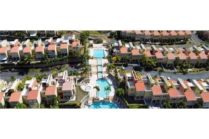 Villa de 3H/3B en Aquabella, Palmas del Mar, en Humacao - Palmas Puerto Rico
Casa en Urbanizacion-Aquabella Palmas Del Mar de 3 Cuartos y 3 Baños